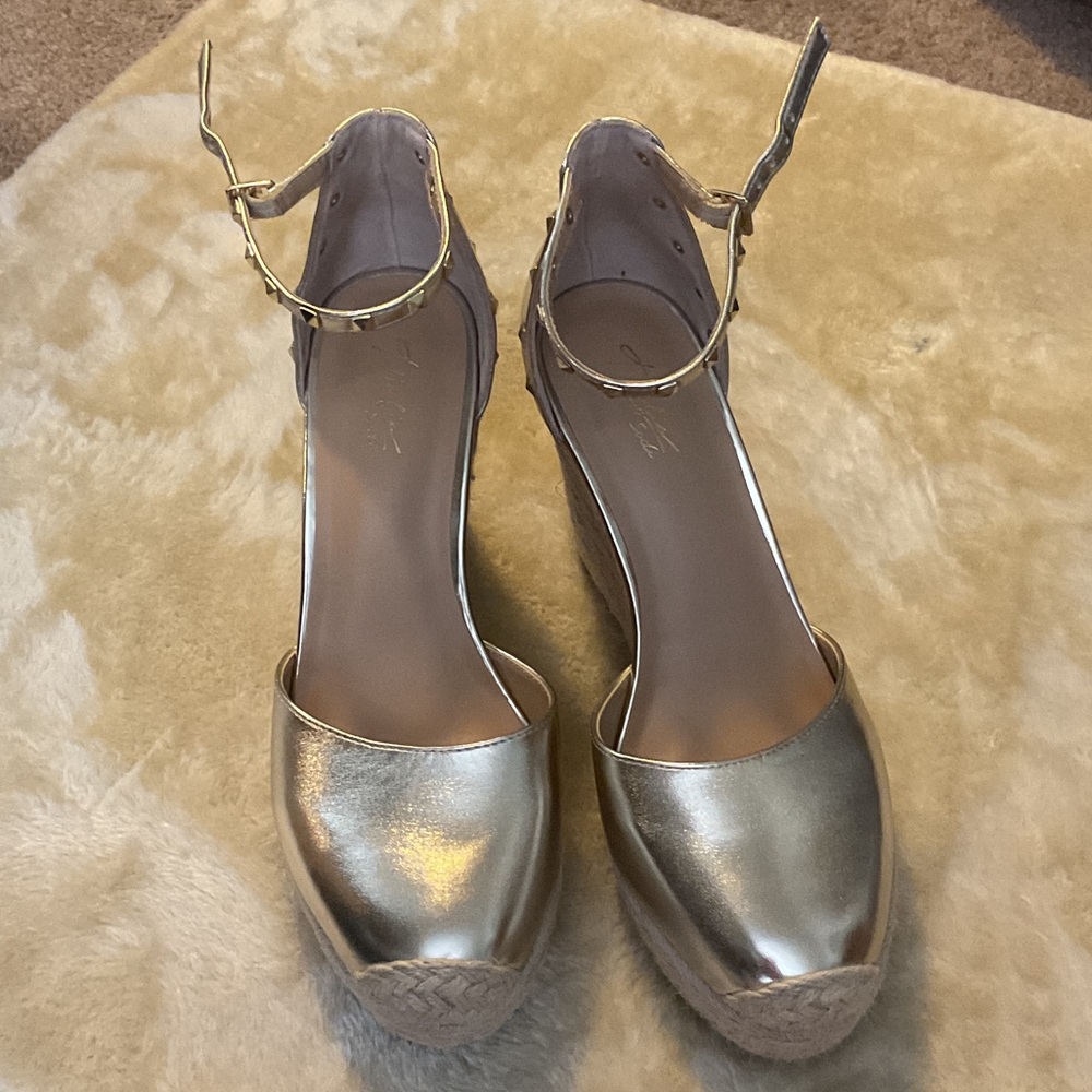Thalia Sodi Metallic Silver Wedge Shoes - Picture 3 of 5